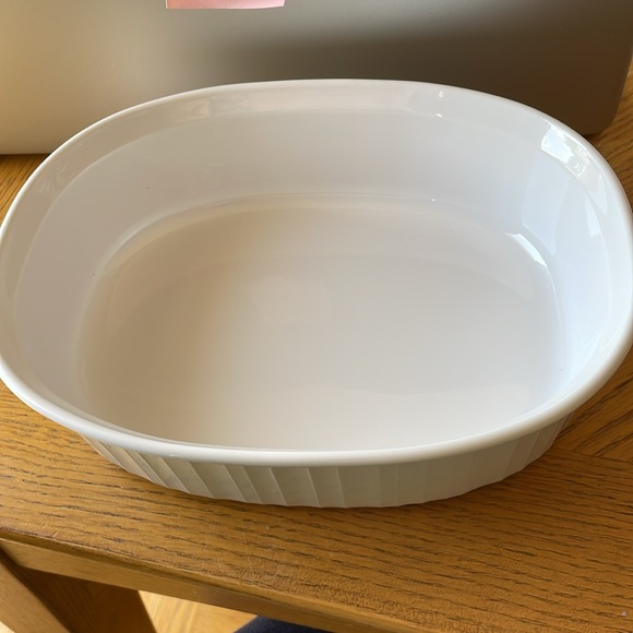 CorningWare® French White 1.8-quart Oval Baking Dish with Lid - Picture 2 of 3